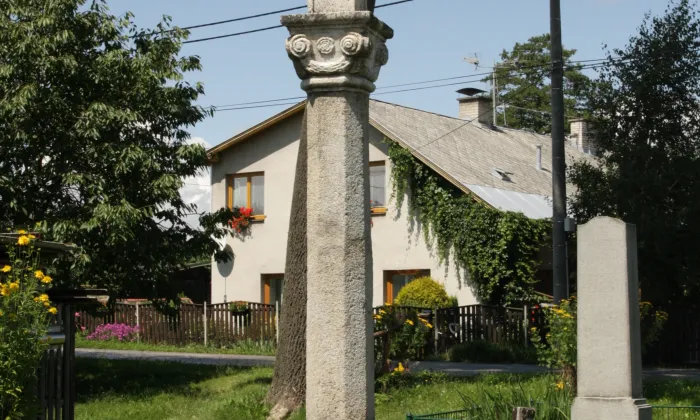 kamenný most přes Stržský potok ve Světnově