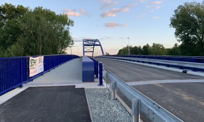 silniční most přes Labe mezi Valy a Mělicemi