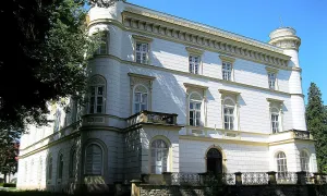 Zámek Chudobín