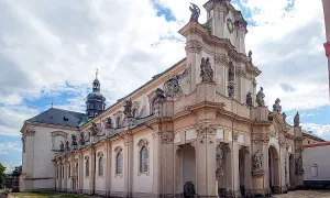 Kostel Nanebevzetí Panny Marie v Oseku