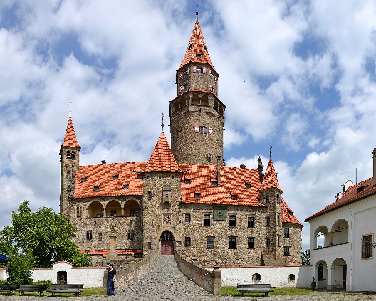 
<span>Bouzov</span>
