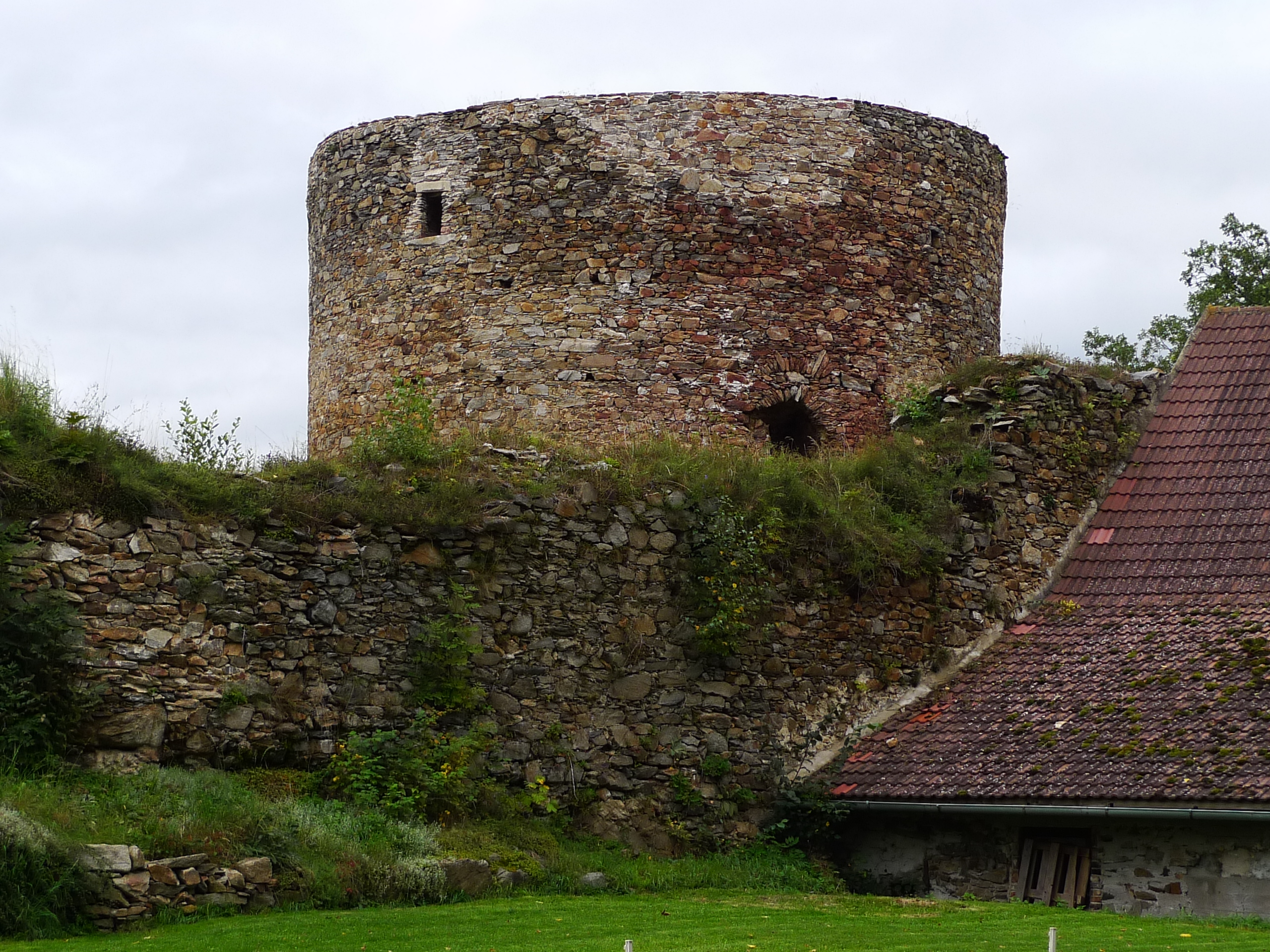 
<span>Haselburg</span>
